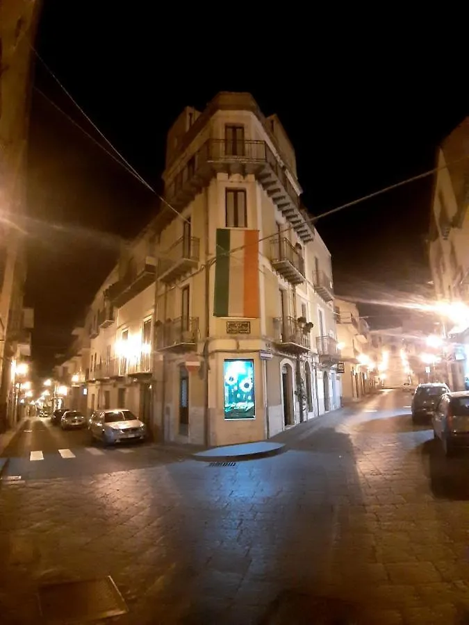 B&B L'Angolo Sulla Piazza Mirabella Imbaccari 3*,  Italien